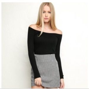 Brandy Melville Off Shoulder long sleeve